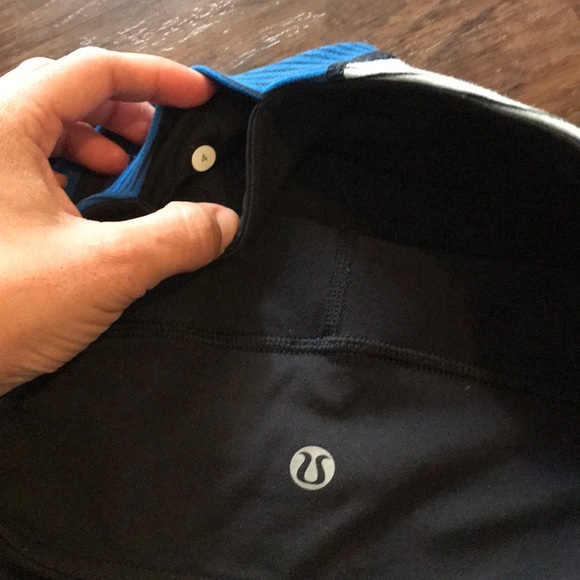 Lululemon shorts size 4 - Picture 2 of 8